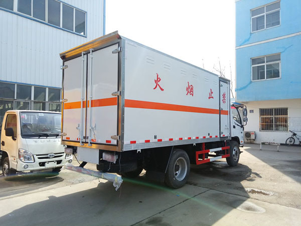 福田5.1米（6.9噸）雜(zá)項危險品廂式車(chē)