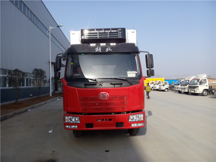 解放(fàng)J6L 6.8米冷藏車(chē)