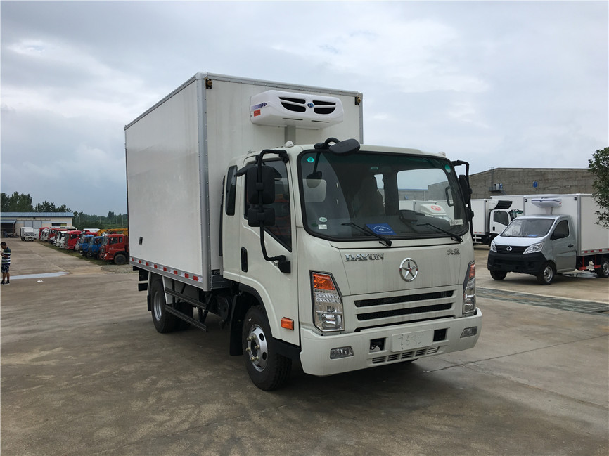 大(dà)運排半 3.75米冷藏車(chē)