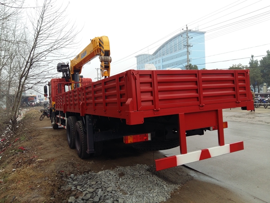 東風新款後雙橋随車(chē)吊