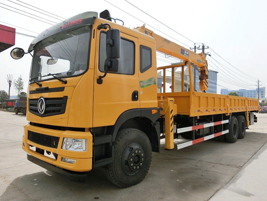 東風新款後雙橋随車(chē)吊