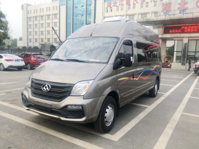 上汽大(dà)通V80長軸高頂B型房車(chē)