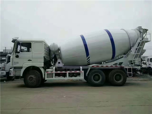 陝汽牌SX5310GJBMB3062型混凝土攪拌運輸車(chē)