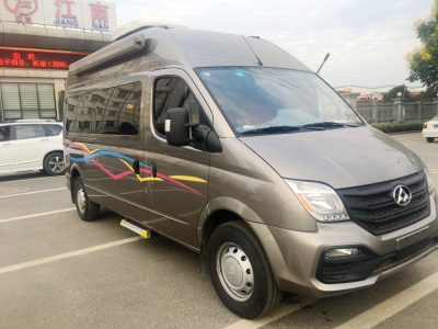 上汽大(dà)通V80長軸高頂B型房車(chē)