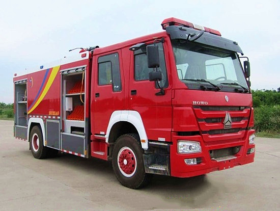 8噸重汽豪沃單橋水罐消防車(chē)