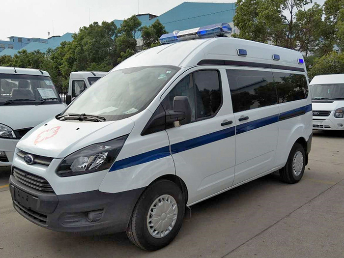  新全順中(zhōng)軸柴油救護車(chē)