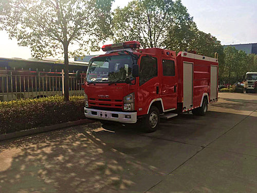 3.5噸五十鈴700P 水罐消防車(chē)